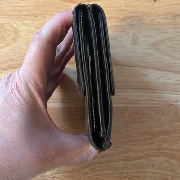 Louis Vuitton EPI SNAP WALLET - Picture 3 of 14